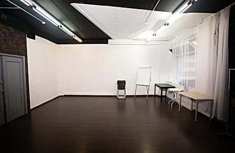 Фотостудия с белой циклорамой