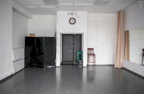 Фотостудия с белой циклорамой