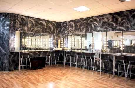 Фотостудия с белой циклорамой