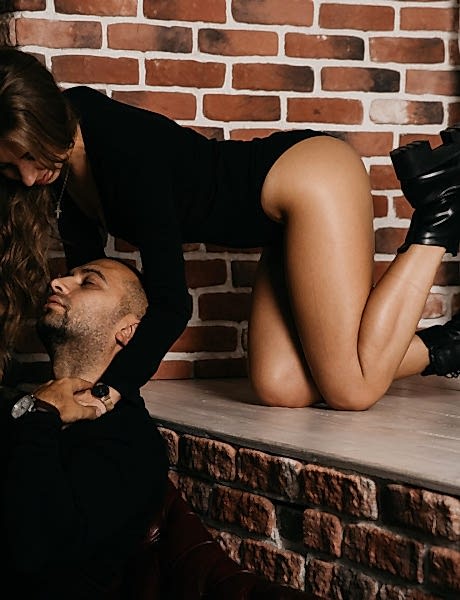 Откровенная фотосессия влюбленных