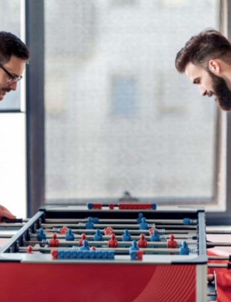 Корпоративная фотосессия. Офисный настольный футбол. Индивидуальная игра.