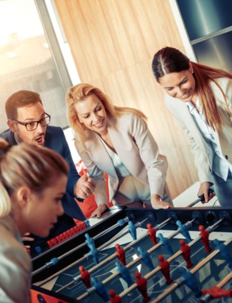 Корпоративная фотосессия. Офисный настольный футбол. Групповая игра.