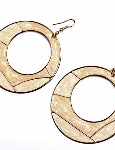 Предметная фотосъемка бижутерии и ювелирный изделий