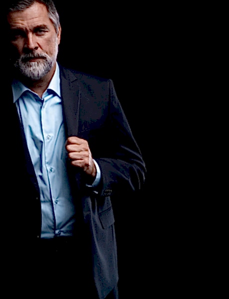 Портрет мужчины в деловом стиле